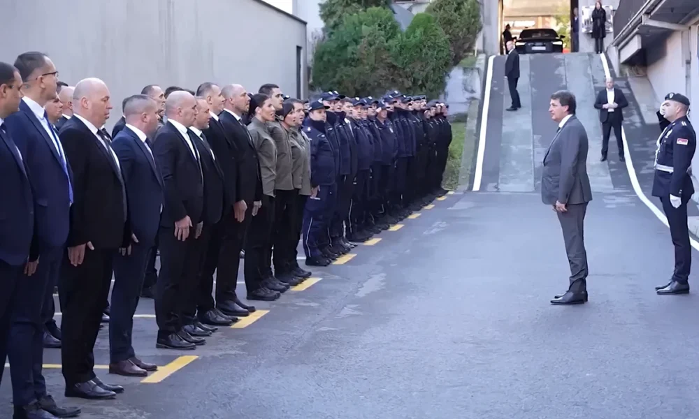 Bratislav Gašić szerb belügyminiszter szemlét tart a JZO fölött, az egység fölött közvetlen felügyelettel rendelkezik (Forrás: Screenshot)