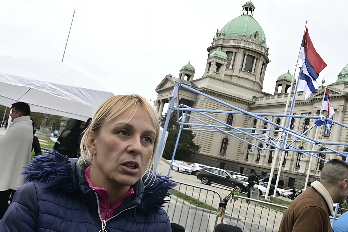 A szerb állam elveszett Ćacilend és a parlament között 7 Dijana Hrka: Ha a kormány meg akarja vitatni a három követelésemet, akkor keressenek meg
