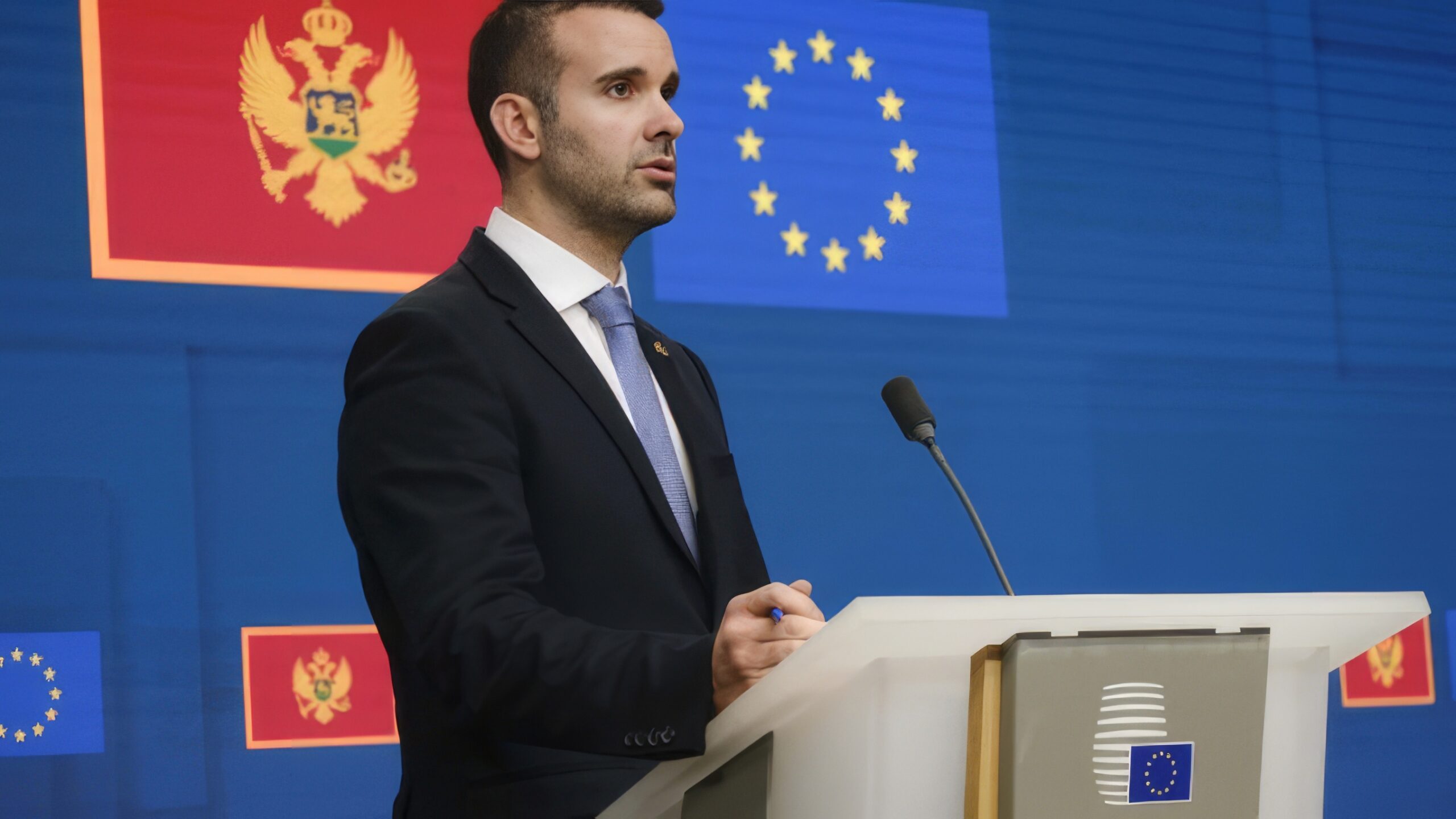 Egy incidens miatt Milojko Spajić montenegrói miniszterelnök bejelentette, hogy eltörlik a vízummentességet törökök számára, ami egyébként uniós elvárás is. De mi lesz az oroszokkal, ha Montenegró folytatja politikája összehangolását az EU-val, akkor vízumkényszert kell bevezetnie az oroszokkal szemben is