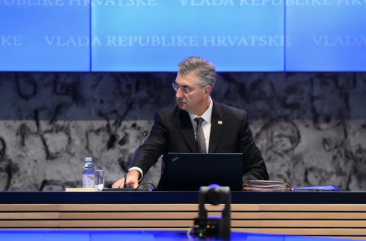 Korrupció miatt hullottak a fejek, állami cégvezetők rács mögött 4 A horvát miniszterelnök megnyomta a gombot: állítólag nem tudott róla, hogy a főfelügyelőt le akarják tartóztatni