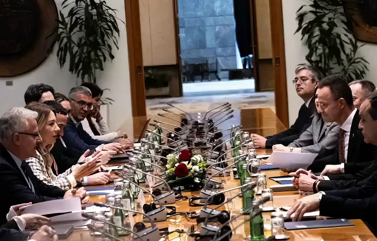 Szerbia számíthat Magyarországra az energiaellátásának biztosításában 3 A tárcavezető a szerb energiaügyi miniszterrel, Dubravka Đedović Handanovićtyal folytatott egyeztetését követően aláhúzta, hogy Szerbia számíthat Magyarország támogatására (Forrás: Facebook, Szijjártó Péter)