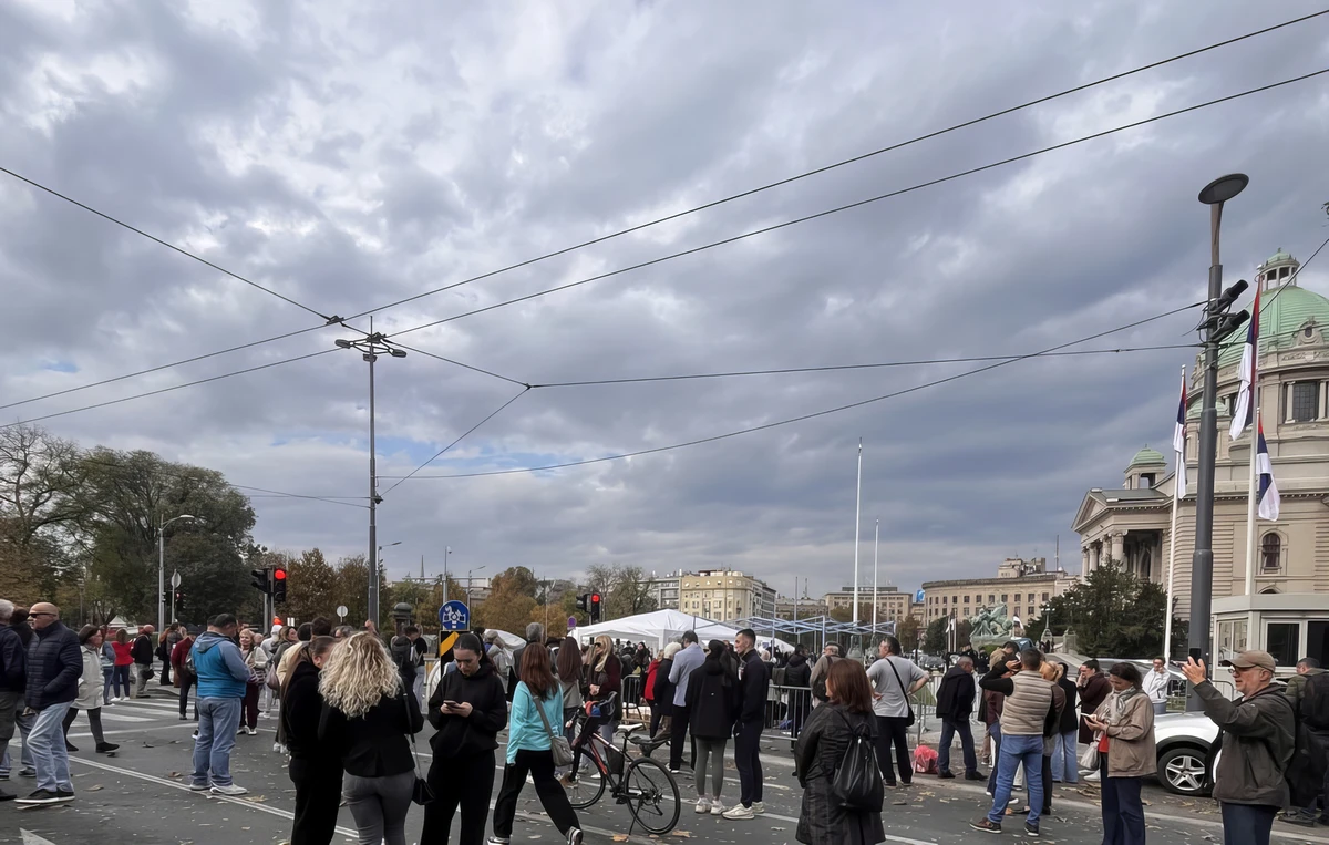A szerb állam elveszett Ćacilend és a parlament között 3 Viharfelhők gyülekeznek a szerb parlament felett