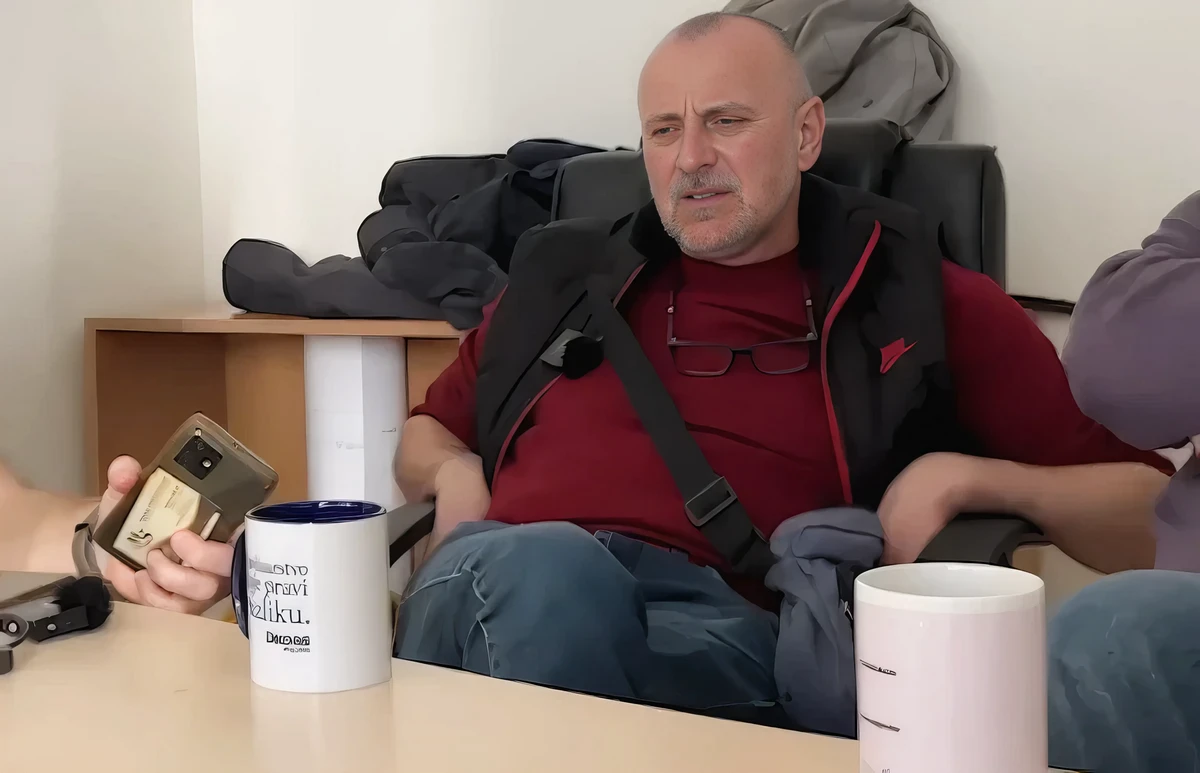 Zlatko Kokanović felkereste a BIRN szerkesztőségét, ahol miután ellenőrizték a telefonját, és megállapították, hogy azt egy kémprogrammal fertőzték meg