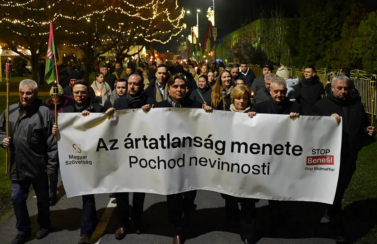 A Fico-kormány 2023-as őszi hatalomra jutása óta már kilenc alkalommal módosította a Btk-t, legutóbb a múlt héten, amikor megnehezítette a szervezett bűnözés megbüntetését, valamint büntethetővé tette a külföldi kampánybefolyásolást, és féléves börtönbüntetést helyez kilátásba azok számára, akik tagadják vagy megkérdőjelezik a második világháború utáni csehszlovák törvényeket, vagyis a magyarok jogfosztását szintén törvénybe iktató Beneš-dekrétumokat is