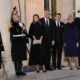 Francia-horvát családi fotó díszőrséggel: Andrej Plenković franciaországi látogatásának kezdetén