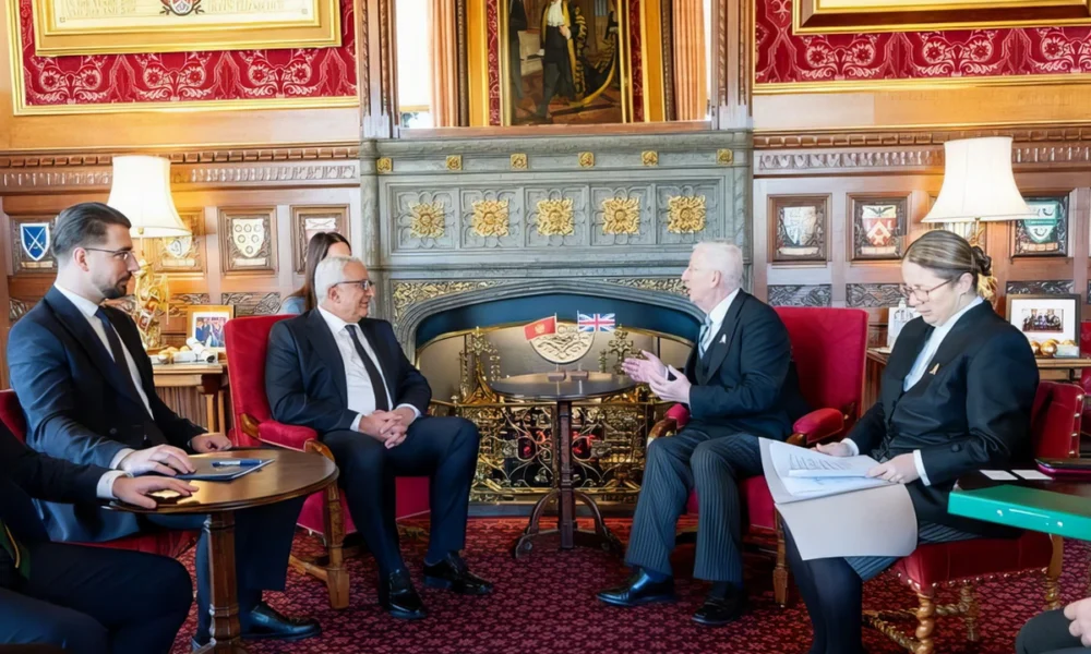 Cordon sanitaire: Andrija Mandić, a montenegrói parlament elnöke Sir Lindsay Hoyle-nak, a brit alsóház elnökének meghívására járt Londonban