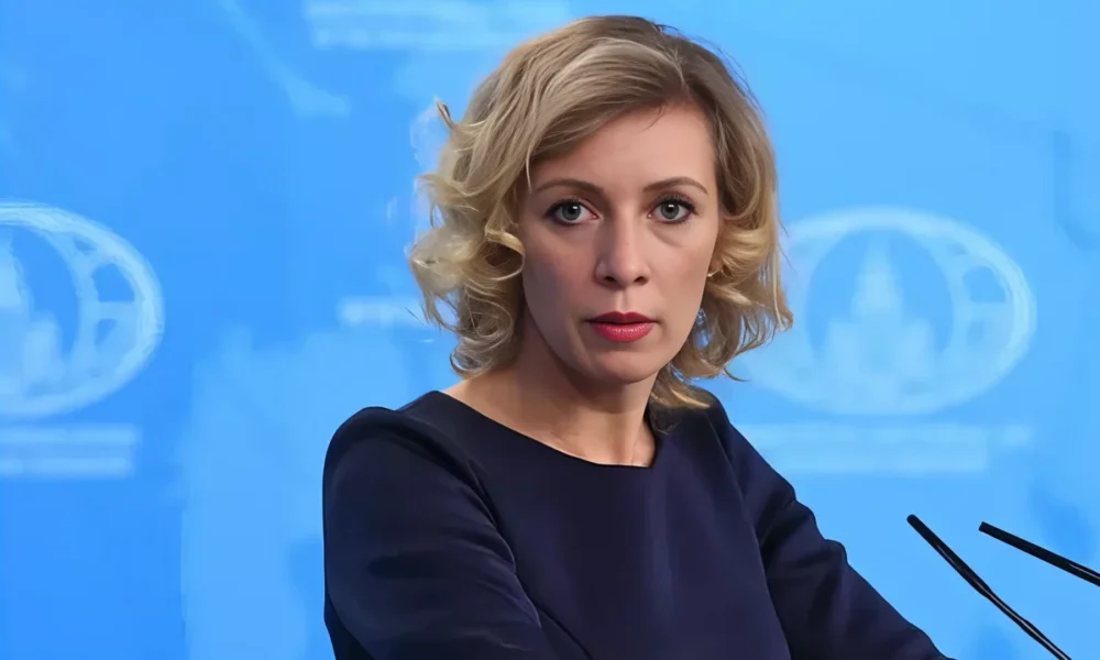 Marija Zaharova orosz külügyi szóvivő szerint a "szabadságszerető szerb nép" soha nem enged a nyomásnak