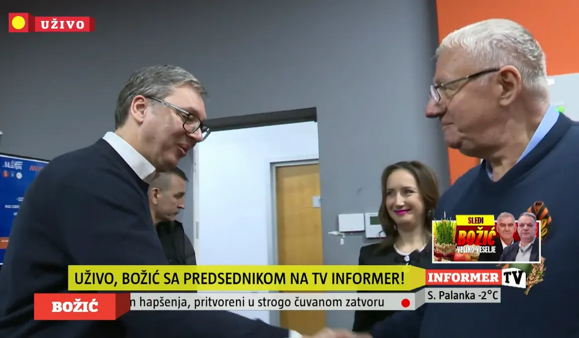 Az említett "médiakocsmázáson" a távozó szerb elnök kezet fogott az érkező Vojislav Šešelj csetnikvajdával, a kép alapján nehéz lenne megállapítani, hogy ki büszkébb: a tanítvány a mesterére, vagy  a mester a tanítványára