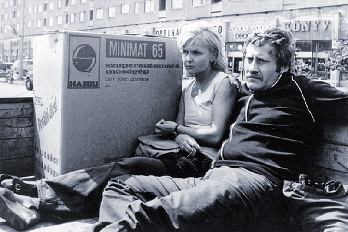 Koltai, Panelkapcsolat