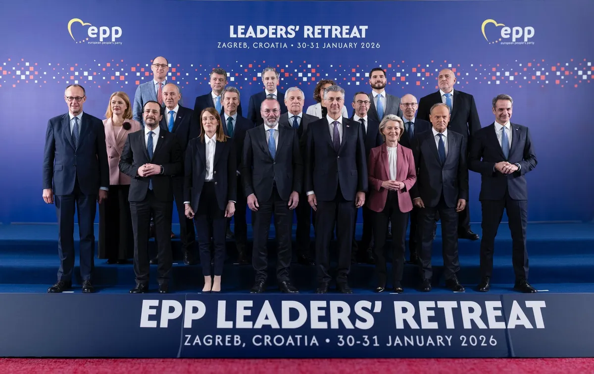 Winter is coming! Az Európai Néppárt informális zágrábi találkozója 2 El is készült a családi fotó, amihez Manfred Weber azt írta, hogy egységes, eltökélt, döntő – ilyen Európára van szükségük az embereknek, egy olyan Európára, amely készen áll a jövőre