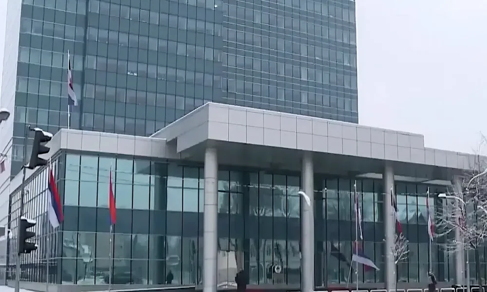 A boszniai szerb miniszterelnöki hivatal épülete, itt számolják a pénzt