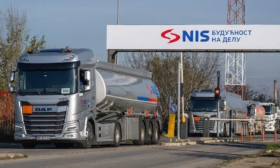 A tábla felirata szerint "a jövő már működik", igaz amerikai jóváhagyással. Belgrád befolyását növelheti a "kritikus öt százalék" megszerzése