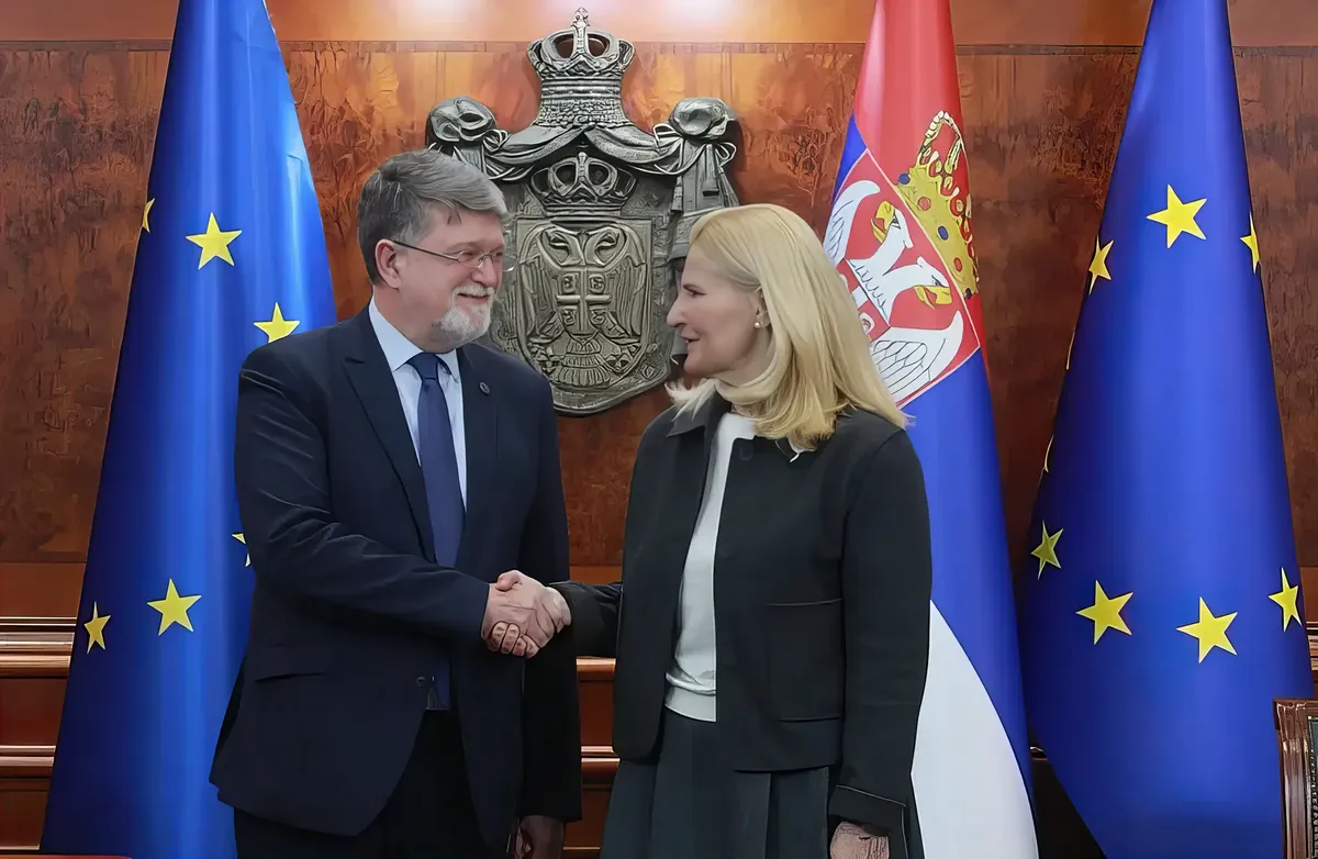 A "Szerbiát gyűlölőkkel" nem tárgyal a szerb elnök 3 Tonino Picula, az Európai Parlament szerbiai jelentéstevője a Tanja Miščević szerb európai integrációért felelős miniszterrel folytatott tavaly februári megbeszélésén elítélte az EU és tagállamai elleni "megalapozatlan" szerb vádakat, miszerint részt vesznek a diáktüntetések szervezésében