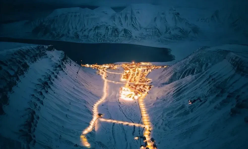Svalbard a hosszúra nyúlt sarki éjszaka idején, Grönland után ez a sarkköri sziget következik
