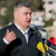 Az első tasli a védelmi minisztériumból érkezett, a másodikat a miniszterelnök adta Zoki Bondnak