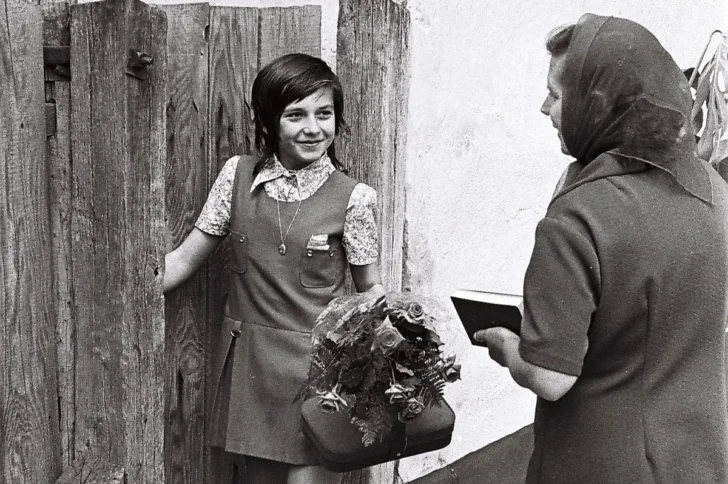 Palatinus Erzsike mutatóujja 8 Palatinus Erzsike otthon, 1972. május 27-én