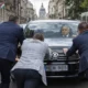 "Barátaim, a másik irányból kellene tolni"
