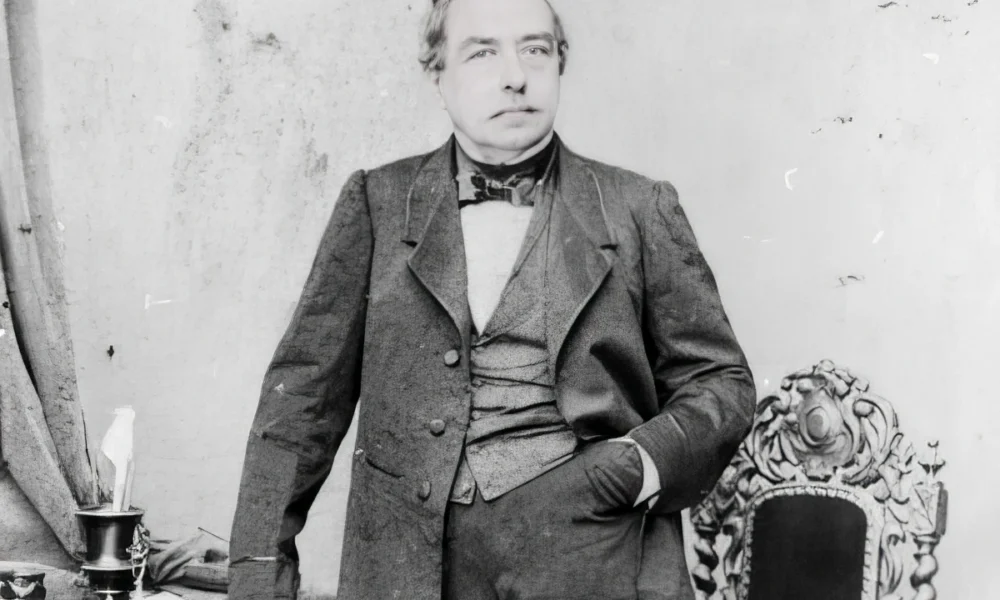 1826. február 16-án Jovan Hadžić kezdeményezésére a pesti és budai gazdag szerb kereskedők segítségével megalakult a Szerb Nemzeti Társaság. A társaság hatalmas szerepet játszott a szerb tudomány és kultúra felvirágoztatásában. A Matica Srpska 1864-ben költözött Újvidékre