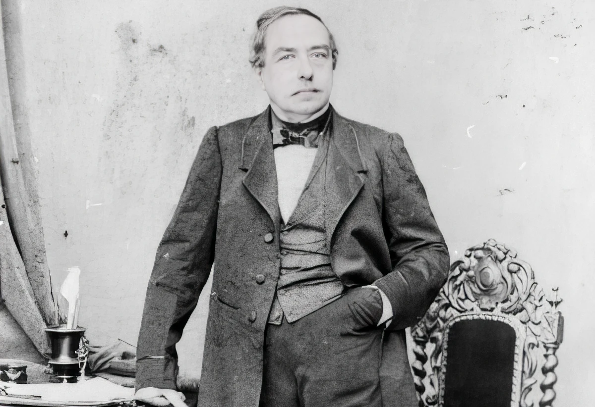 1826. február 16-án Jovan Hadžić kezdeményezésére a pesti és budai gazdag szerb kereskedők segítségével megalakult a Szerb Nemzeti Társaság. A társaság hatalmas szerepet játszott a szerb tudomány és kultúra felvirágoztatásában. A Matica Srpska 1864-ben költözött Újvidékre