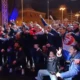 A horvát kézilabda-válogatott Thompson társaságában a koncertet követően (Screenshot)