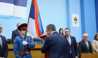 Karan letette az esküt, majd az eskütétel után megcsókolta a boszniai szerb trikolort, amely az orosz zászló fordítottja