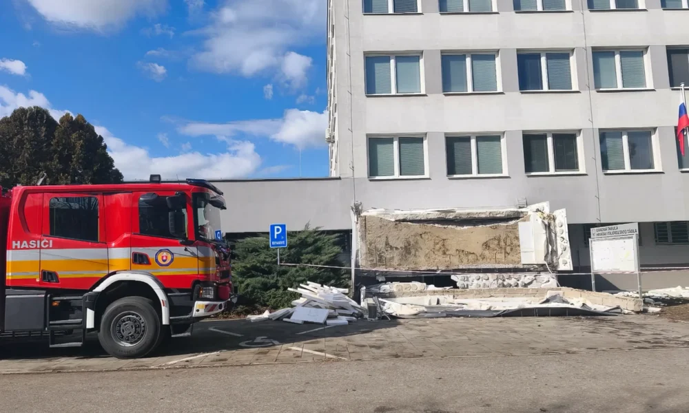 Ismét leomlott egy előtető, ezúttal Komáromban