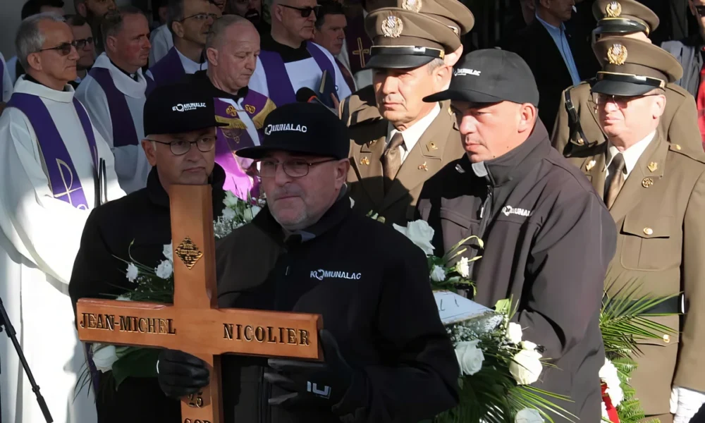 A 25 éves korában elhunyt Jean-Michel Nicolier temetése tavaly novemberben (Forrás: BIRN)