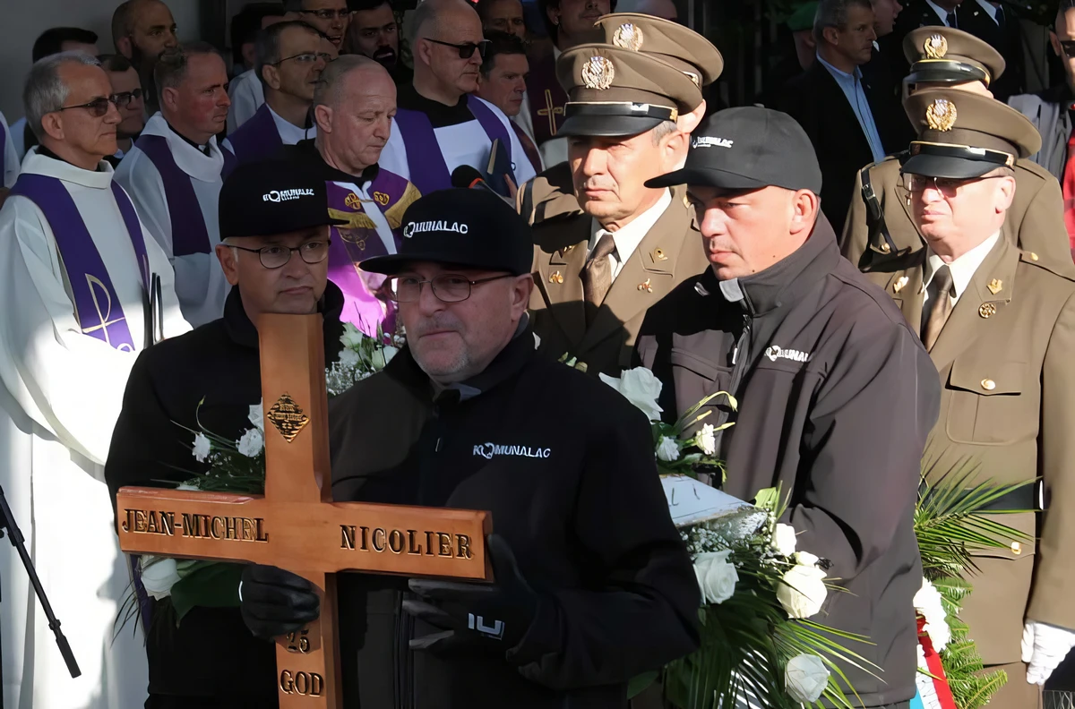 A 25 éves korában elhunyt Jean-Michel Nicolier temetése tavaly novemberben (Forrás: BIRN)