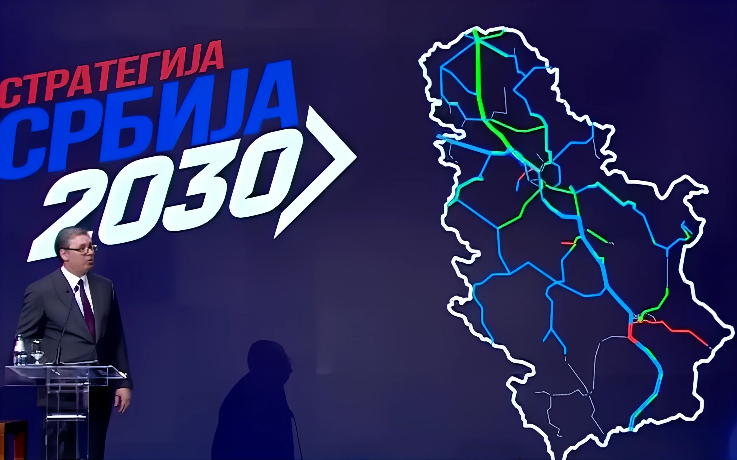 Vučić nagy tervekkel készül Szerbia következő évtizedére 3 A szerb elnök bemutatta Szerbia vasútfejlesztési térképét is, amelyen szerepel a Szabadka és Baja közötti vonal megépítése is, ezzel helyreállhat a monarchiás Szeged-Szabadka-Baja "alföldi vasútvonal", amelyet a Trianoni szerződés szakított szét