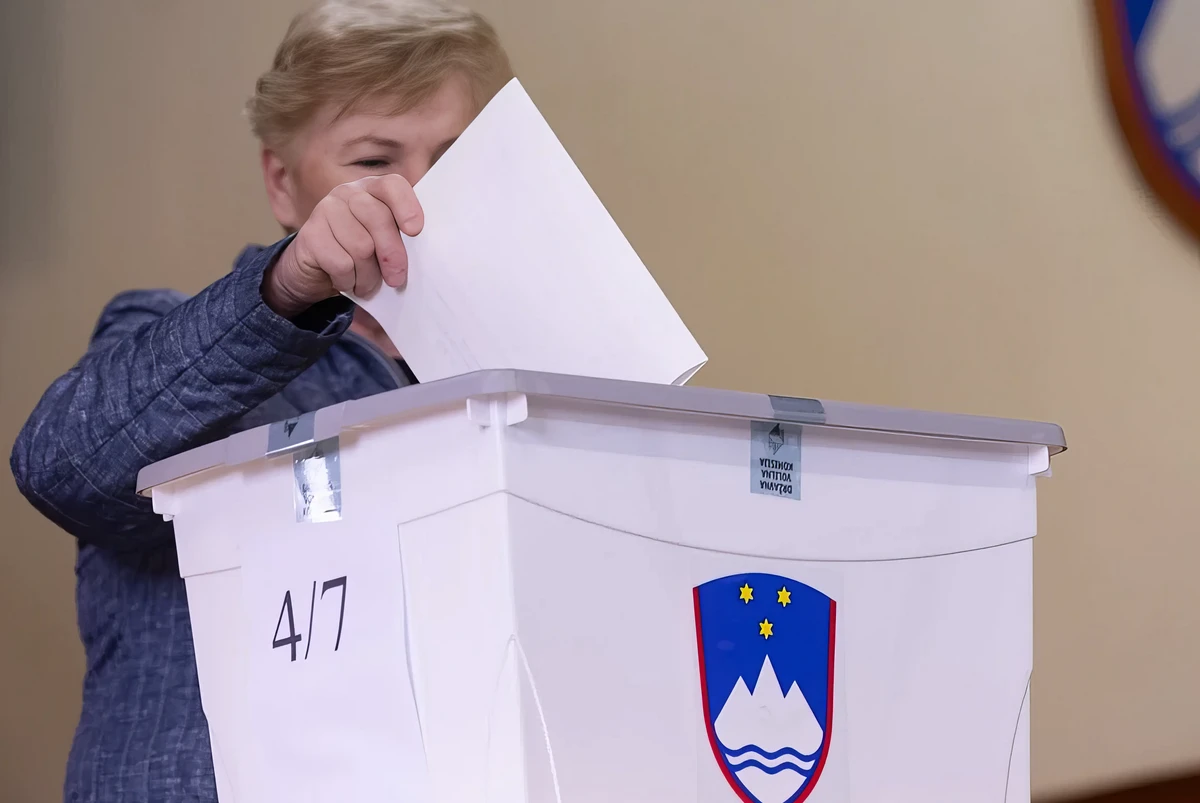 Az 1,7 millió választópolgár mintegy 70%-a vett részt a vasárnapi szlovéniai választásokon. De ki a győztes? (Forrás: X platform)