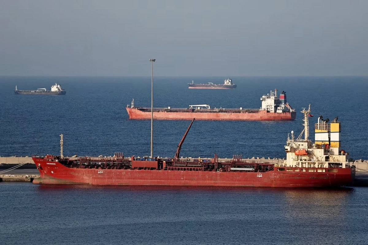 Az amerikai pénzügyminiszter szerint akár egy nemzetközi koalíció is létrejöhetne, hogy gardírozza a   Hormuzi-szoroson áthaladó hajókat. Ilyenkor jó, hogy nem vagyunk tengeri ország