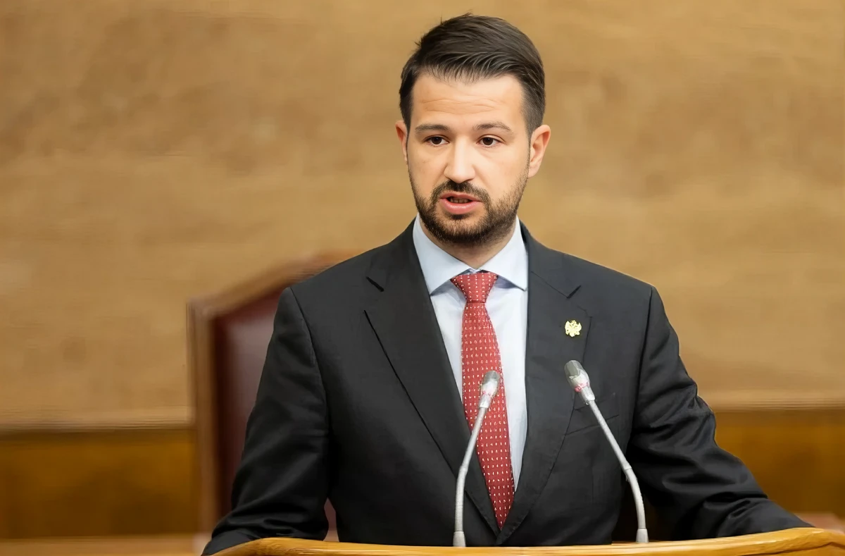 Kerüli a politikai konfliktust: Jakov Milatović montenegrói elnök visszaküldte a belügyi törvényt: szerinte a rendőrség reformja szükséges, de alkotmányos és az EU-val összhangban lévő törvény révén