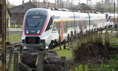 Megérkezett Rákosrendezőre a Sólyom, aminek meg kellett küzdenie azzal a kihívással, hogy fenntartsa magát a girbe-gurba vágányokon, miközben a személyforgalom még mindig nem indult be