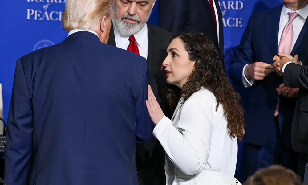 Feloszlatott parlament: Pedig Vjosa Osmani még Donald Trump lelkét is megsimogatta a mára már teljesen értelmét vesztett Béketanácsban