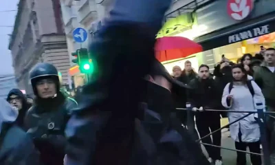 Ismét erőszak, ezúttal Belgrádban. A rendőrök és a velük együtt tevékenykedő verőlegények megint diákokat bántalmaztak. A szerb elnök azt ígérte, hogy mindenki felelni fog, aki a rendőrökre támadt