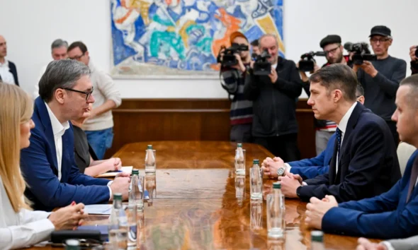 Pásztor farkasszemet néz Vučićtyal