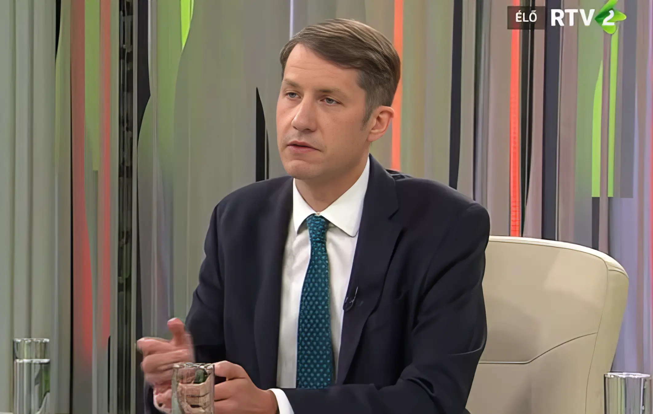 A VMSZ elnökének nyilatkozata szerint szoros kapcsolat van a VMSZ és az Agenda "civil szervezet" között, ami felér egy beismeréssel a pártfinanszírozás vonatkozásában