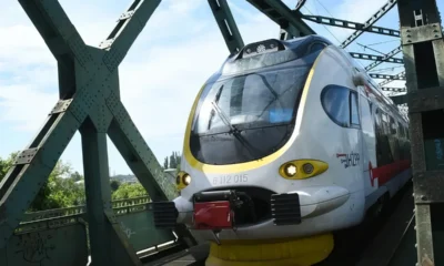 A kormány úgy döntött, hogy finanszírozza a Dugo Selo–Novska vasútvonal meglévő pályaszakaszának felújítását és egy második vágány építését, aminek a költsége megközelítőleg 900 millió euró, fejlődik az infrastruktúra