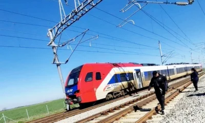 A vasutasok is biztonságosan elhagyták a "süllyedő vonatot" a Budapest-Belgrád vonalon (Forrás: Facebook)