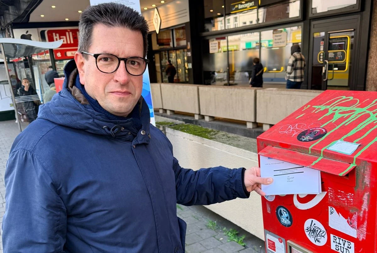 Vincze Lóránt március 27-én Brüsszelben adta postára a levélszavazatát, mert mert onnan csak úgy lehet idejében célba juttatni. A Facebookon közzétett bejegyzése szerint azonban Erdélyből több opció is rendelkezésre állt