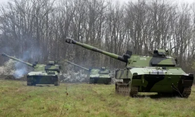 A Kraljevo közelében található Karapanđa gyakorlóterepen a szerb szárazföldi haderő tüzérségi gyakorlatot tartott a korszerűsített 122 mm-es 2S1 M-21 önjáró tarackokkal. Ez egy szovjet fejlesztésű jármű, amelyhez Szerbia saját modernizációs csomagokat készít