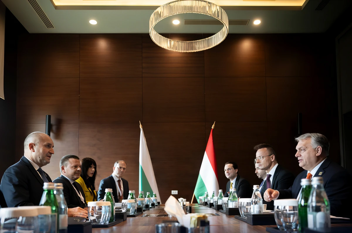 Bulgária újabb választás előtt, repülőstartot vesz a pilóta? 4 A leköszönő magyar miniszterelnök 2024. március 1-én találkozott Rumen Radev bolgár elnökkel. Orbán akkor Radevre vonatkoztatva azt írta az X platformon, hogy "kevés vezető van Európában, aki ki mer állni a békéért"