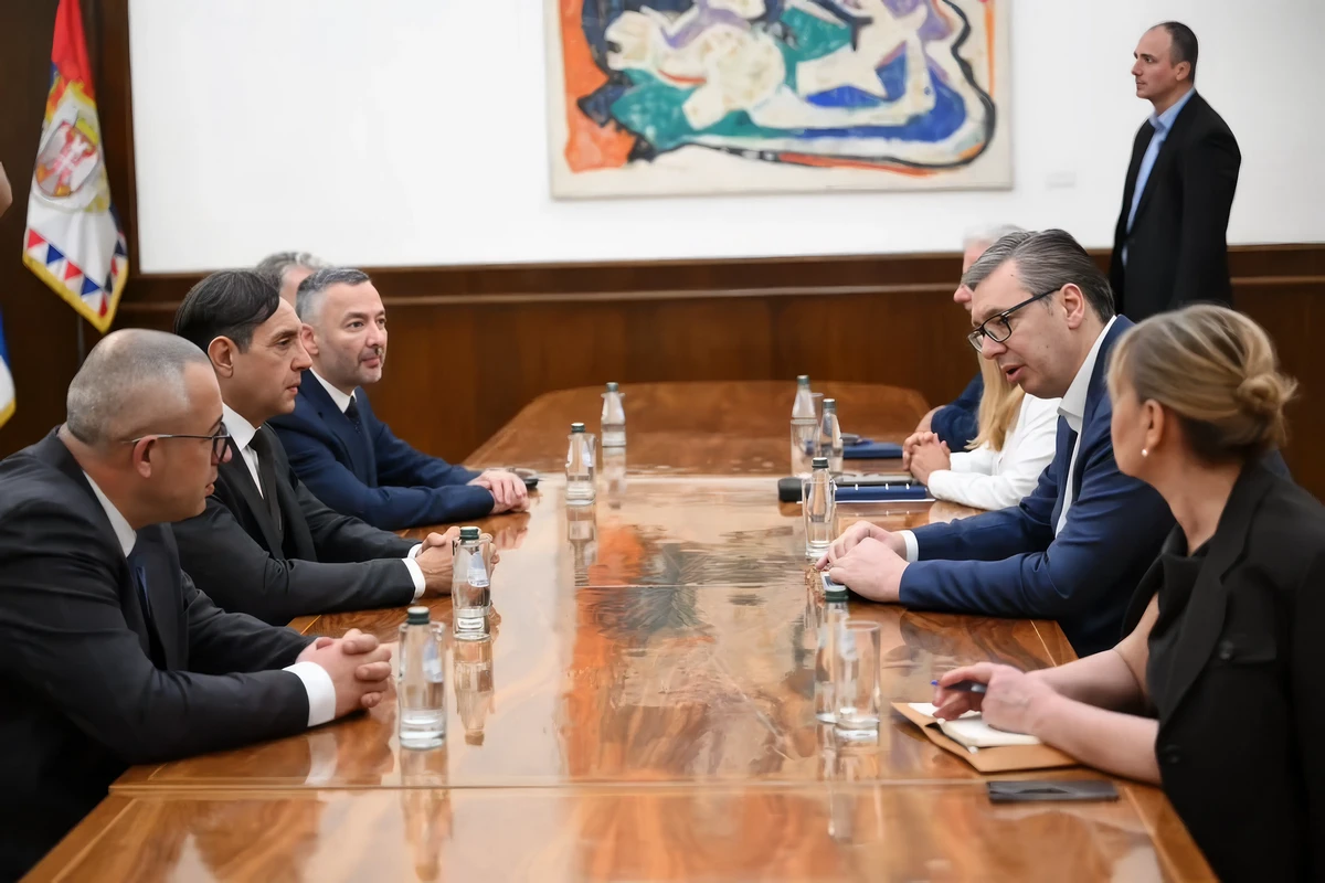 Vučić szimulálja a demokráciát, még van, aki szóba áll vele 5 A sokatpróbált Aleksandar Vulin ugyan választásokat nem akar, de lehet, hogy szeretne visszakerülni a kormányba