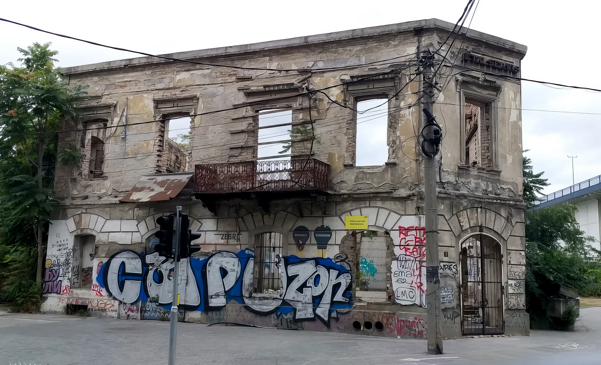 Letartóztatták a belgrádi rendőrfőnököt, Vučić embere volt 3 Egy félig lerombolt épület a Savamala városrészben (Fotó: Varga Szilveszter)