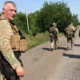 A boszniai szerb származású Davor Savičić az egyik legismertebb külföldi tagja volt a Wagner-csoportnak. Kiszivárgott orosz védelmi minisztériumi dokumentumok szerint ráadásul kapcsolatban áll az orosz katonai hírszerzéssel, a GRU-val is, ahol állítólag ezredesi rangban szerepel. Ukrajna most háborús bűnök elkövetésével vádolja