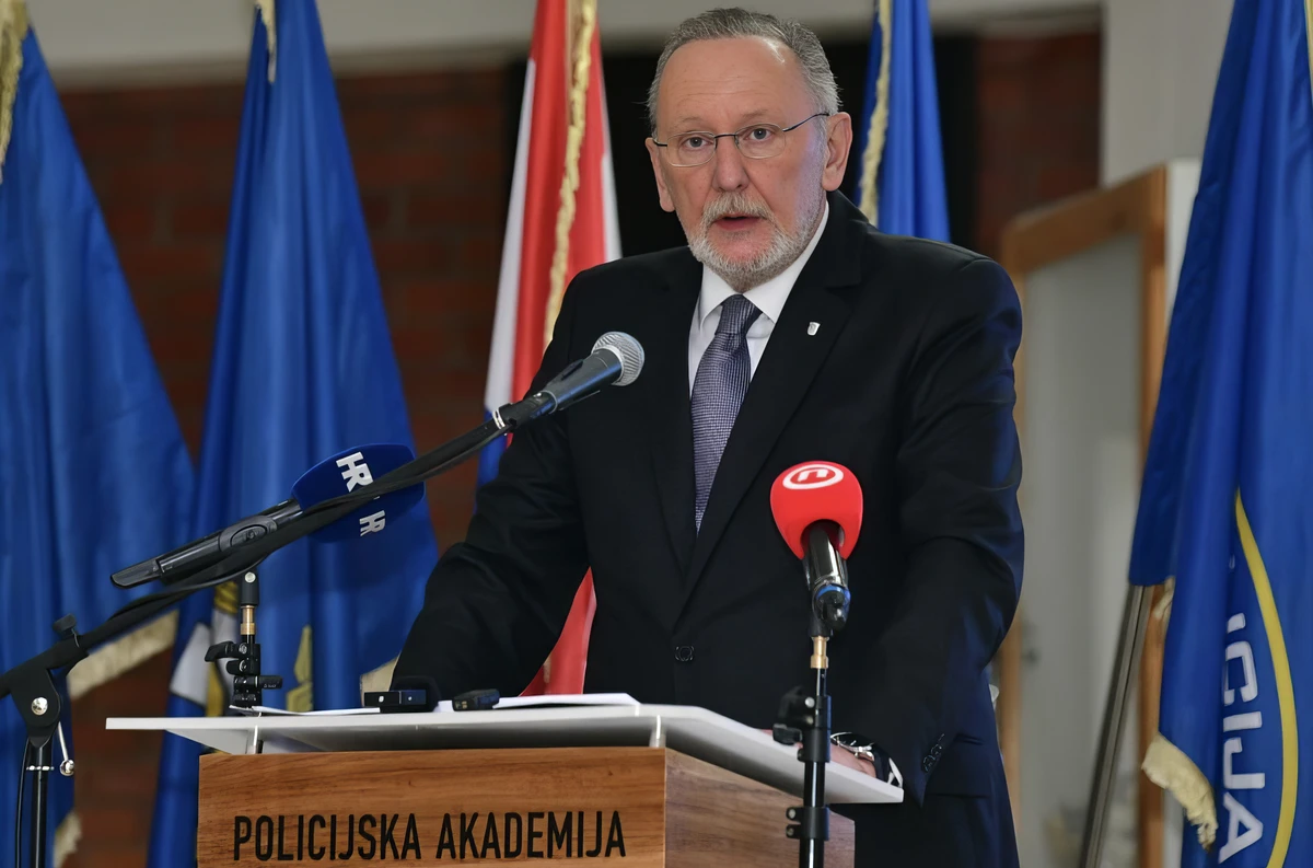 A másvilágra nem jár nyugdíj: kis pénteki horvát hírcsokor 3 Davor papa most már lassan nyugdíjba vonul