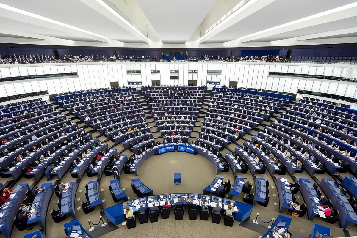 Az Európai Parlament azt szeretné, hogy az Európai Bizottság vizsgálja meg a Szlovákiának szánt uniós források befagyaszthatóságát, ahogyan az korábban Magyarország esetében is történt