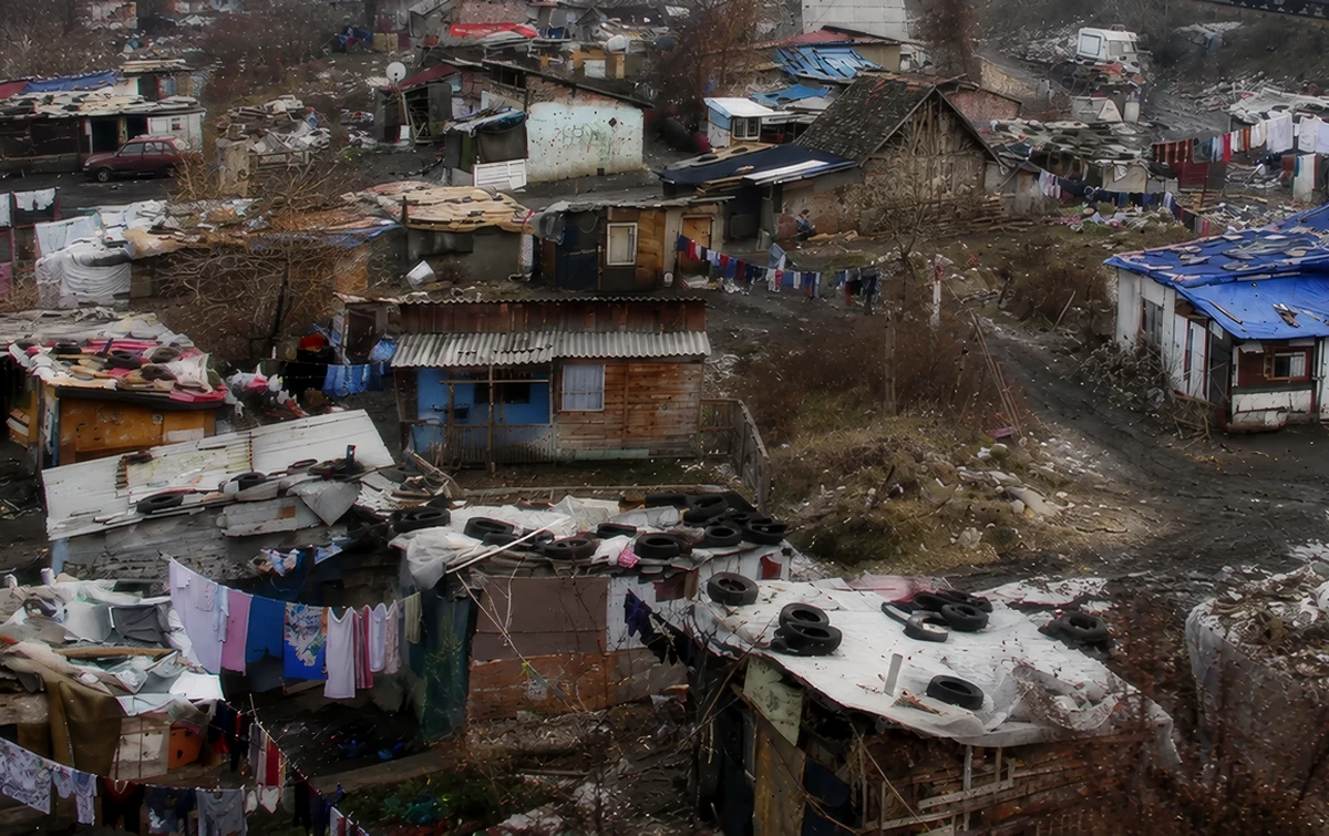 A Nyugat-Balkán a bányabéka segge alatt van Európában 7 Illegális lakótelep, magyarán putri Belgrád egyik kijáratánál