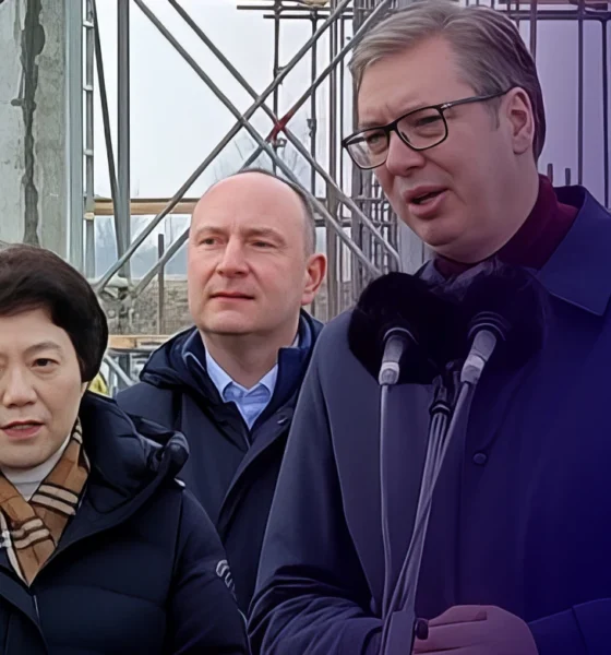 Csen Po kínai nagykövet a szerb elnök társaságában. Annak idején gyakran mutatkoztak együtt a nyilvánosság előtt