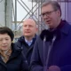 Csen Po kínai nagykövet a szerb elnök társaságában. Annak idején gyakran mutatkoztak együtt a nyilvánosság előtt